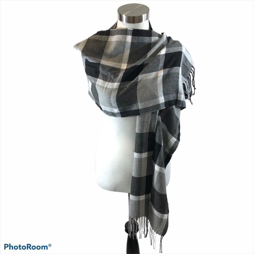 BNWT Fashions by Mirabeau Plaid Scarf Black Grey